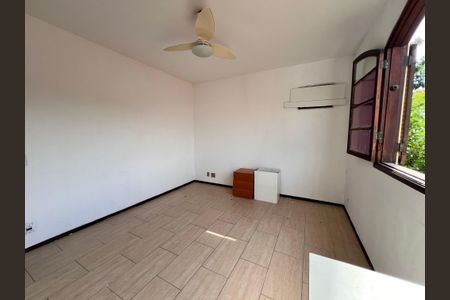 Casa à venda com 700m², 4 quartos e 2 vagas Casa à venda com 700m², 4 quartos e 2 vagasQuarto 1