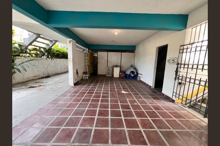 Casa à venda com 700m², 4 quartos e 2 vagas Casa à venda com 700m², 4 quartos e 2 vagasÁrea Externa