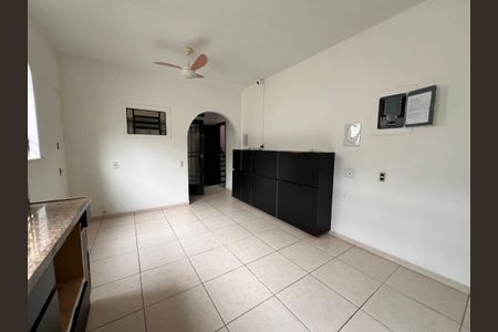 Casa à venda com 700m², 4 quartos e 2 vagas Casa à venda com 700m², 4 quartos e 2 vagasCozinha