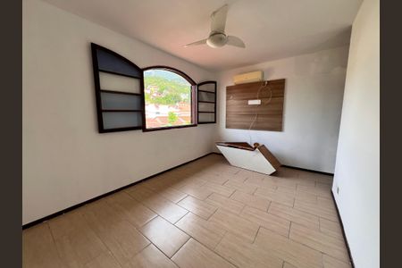 Casa à venda com 700m², 4 quartos e 2 vagas Casa à venda com 700m², 4 quartos e 2 vagasQuarto 3