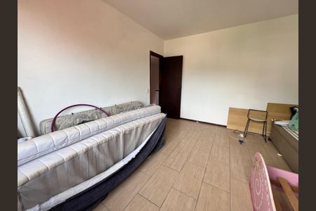Casa à venda com 700m², 4 quartos e 2 vagas Casa à venda com 700m², 4 quartos e 2 vagasQuarto 2