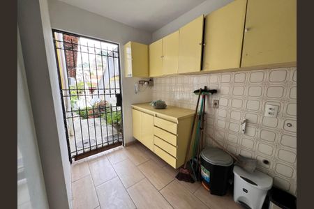 Casa à venda com 700m², 4 quartos e 2 vagas Casa à venda com 700m², 4 quartos e 2 vagasÁrea de Serviço