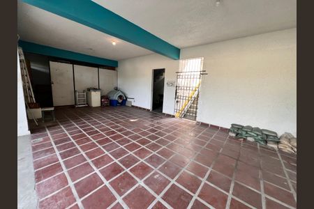 Casa à venda com 700m², 4 quartos e 2 vagas Casa à venda com 700m², 4 quartos e 2 vagasÁrea Externa