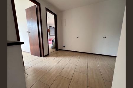 Casa à venda com 700m², 4 quartos e 2 vagas Casa à venda com 700m², 4 quartos e 2 vagasHall