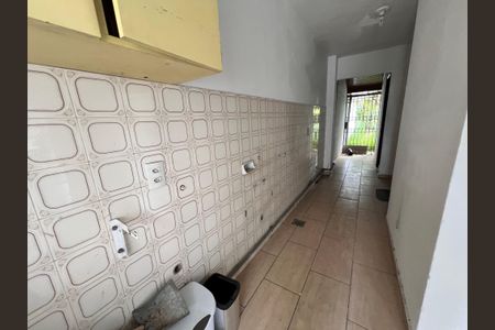 Casa à venda com 700m², 4 quartos e 2 vagas Casa à venda com 700m², 4 quartos e 2 vagasÁrea de Serviço