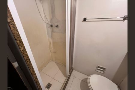Casa à venda com 700m², 4 quartos e 2 vagas Casa à venda com 700m², 4 quartos e 2 vagasÁrea de Serviço - Banheiro