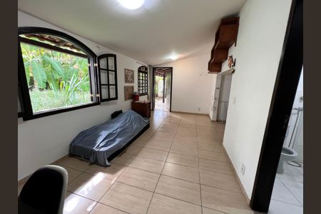 Casa à venda com 700m², 4 quartos e 2 vagas Casa à venda com 700m², 4 quartos e 2 vagasÁrea de Serviço - Quarto