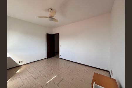 Casa à venda com 700m², 4 quartos e 2 vagas Casa à venda com 700m², 4 quartos e 2 vagasQuarto 1