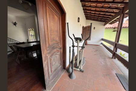 Casa à venda com 700m², 4 quartos e 2 vagas Casa à venda com 700m², 4 quartos e 2 vagasSala