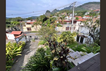 Casa à venda com 700m², 4 quartos e 2 vagas Casa à venda com 700m², 4 quartos e 2 vagasVista Sala
