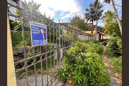 Casa à venda com 700m², 4 quartos e 2 vagas Casa à venda com 700m², 4 quartos e 2 vagasPlaquinha