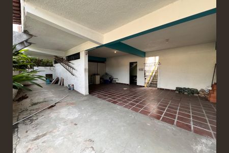 Casa à venda com 700m², 4 quartos e 2 vagas Casa à venda com 700m², 4 quartos e 2 vagasÁrea Externa