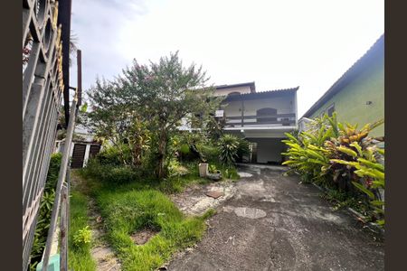 Casa à venda com 700m², 4 quartos e 2 vagas Casa à venda com 700m², 4 quartos e 2 vagasFachada