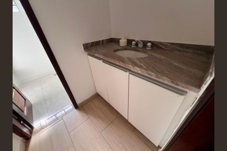 Casa à venda com 700m², 4 quartos e 2 vagas Casa à venda com 700m², 4 quartos e 2 vagasQuarto 2 Banheiro
