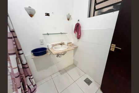 Casa à venda com 700m², 4 quartos e 2 vagas Casa à venda com 700m², 4 quartos e 2 vagasBanheiro