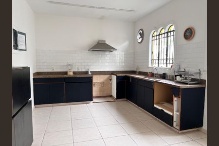 Casa à venda com 700m², 4 quartos e 2 vagas Casa à venda com 700m², 4 quartos e 2 vagasCozinha