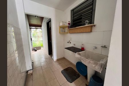 Casa à venda com 700m², 4 quartos e 2 vagas Casa à venda com 700m², 4 quartos e 2 vagasÁrea de Serviço