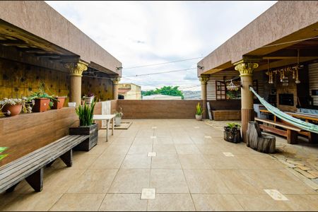 Casa à venda com 270m², 3 quartos e 4 vagasÁrea externa