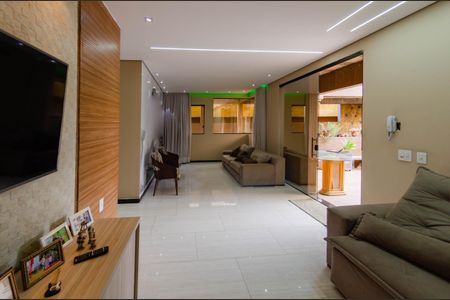 Casa à venda com 270m², 3 quartos e 4 vagasSala