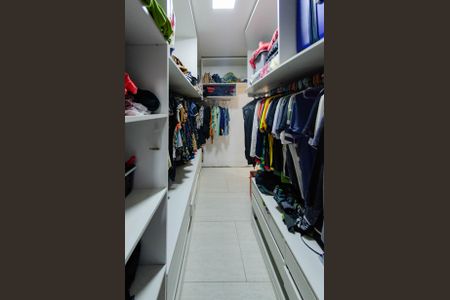 Casa à venda com 270m², 3 quartos e 4 vagasCloset