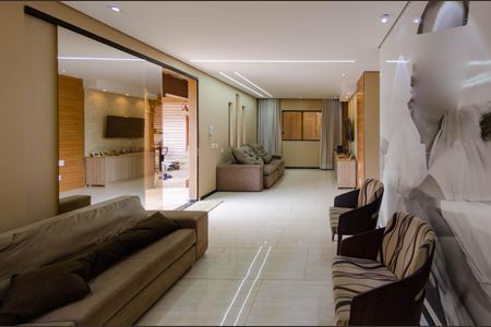 Casa à venda com 270m², 3 quartos e 4 vagasSala