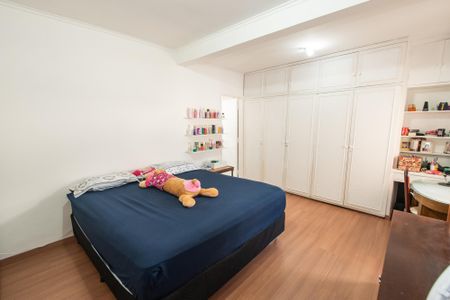 Casa à venda com 300m², 3 quartos e 3 vagas Casa à venda com 300m², 3 quartos e 3 vagasSuíte 1