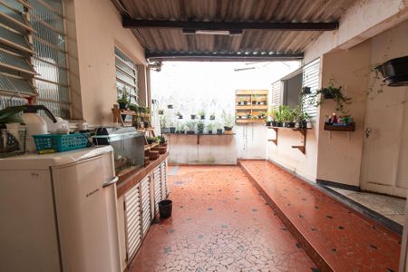 Casa à venda com 300m², 3 quartos e 3 vagas Casa à venda com 300m², 3 quartos e 3 vagasQuintal