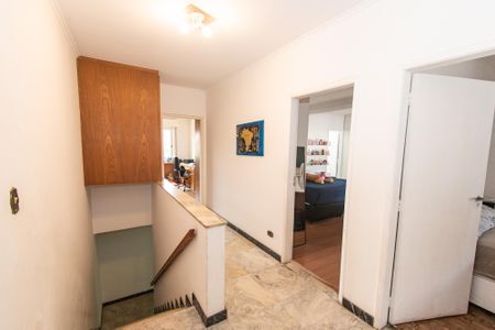 Casa à venda com 300m², 3 quartos e 3 vagas Casa à venda com 300m², 3 quartos e 3 vagasHall dos quartos