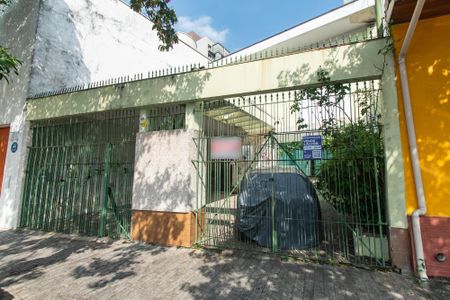 Casa à venda com 300m², 3 quartos e 3 vagas Casa à venda com 300m², 3 quartos e 3 vagasFachada