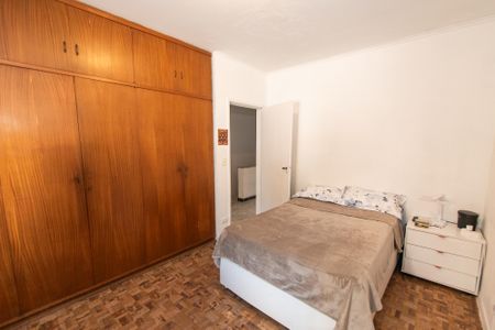 Casa à venda com 300m², 3 quartos e 3 vagas Casa à venda com 300m², 3 quartos e 3 vagasQuarto