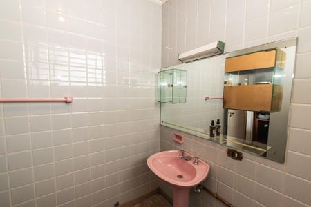 Casa à venda com 300m², 3 quartos e 3 vagas Casa à venda com 300m², 3 quartos e 3 vagasBanheiro da suíte 2