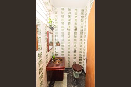 Casa à venda com 300m², 3 quartos e 3 vagas Casa à venda com 300m², 3 quartos e 3 vagasLavabo