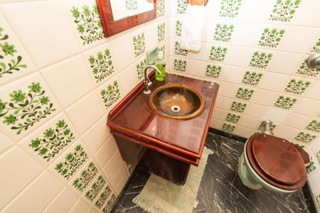 Casa à venda com 300m², 3 quartos e 3 vagas Casa à venda com 300m², 3 quartos e 3 vagasLavabo