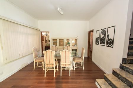 Casa à venda com 300m², 3 quartos e 3 vagas Casa à venda com 300m², 3 quartos e 3 vagasSala