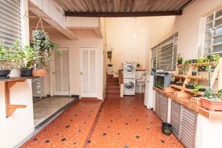 Casa à venda com 300m², 3 quartos e 3 vagas Casa à venda com 300m², 3 quartos e 3 vagasQuintal