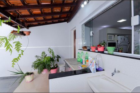 Casa à venda com 100m², 2 quartos e 1 vagaÁrea de Serviço