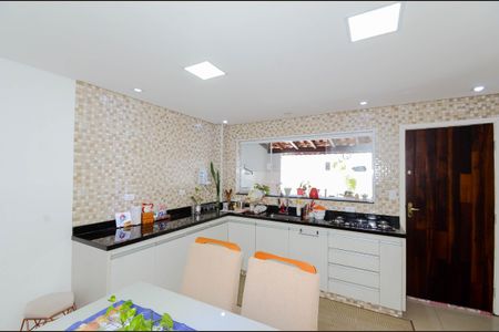 Casa à venda com 100m², 2 quartos e 1 vagaCozinha