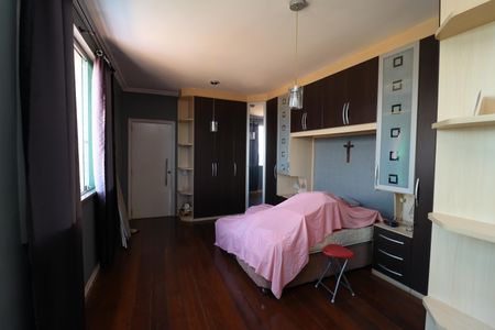 Casa à venda com 450m², 3 quartos e 3 vagasSuíte 2