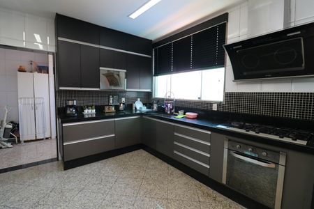 Casa à venda com 450m², 3 quartos e 3 vagasCozinha