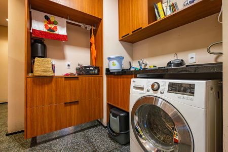 Apartamento à venda com 173m², 2 quartos e 2 vagas Apartamento à venda com 173m², 2 quartos e 2 vagasLavanderia