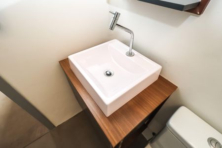 Casa de condomínio à venda com 180m², 5 quartos e 3 vagas Casa de condomínio à venda com 180m², 5 quartos e 3 vagasCasa 5 - Banheiro