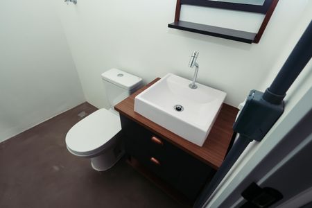 Casa de condomínio à venda com 180m², 5 quartos e 3 vagas Casa de condomínio à venda com 180m², 5 quartos e 3 vagasCasa 4 - Banheiro