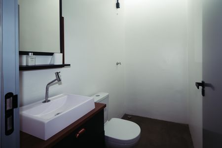 Casa de condomínio à venda com 180m², 5 quartos e 3 vagas Casa de condomínio à venda com 180m², 5 quartos e 3 vagasCasa 1 - Banheiro