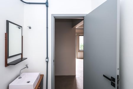 Casa de condomínio à venda com 180m², 5 quartos e 3 vagas Casa de condomínio à venda com 180m², 5 quartos e 3 vagasCasa 4 - Banheiro