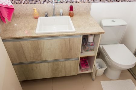 Apartamento à venda com 193m², 4 quartos e 3 vagas Apartamento à venda com 193m², 4 quartos e 3 vagasBanheiro da Suíte 2