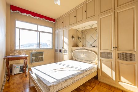 Apartamento à venda com 130m², 3 quartos e 2 vagas Apartamento à venda com 130m², 3 quartos e 2 vagasQuarto Suite