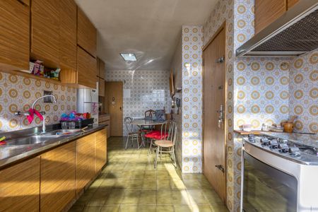 Apartamento à venda com 130m², 3 quartos e 2 vagas Apartamento à venda com 130m², 3 quartos e 2 vagasCozinha