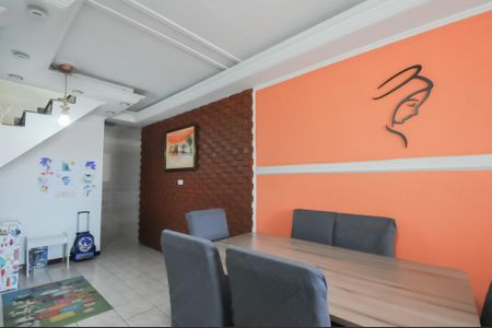 Casa à venda com 233m², 3 quartos e 2 vagasSala