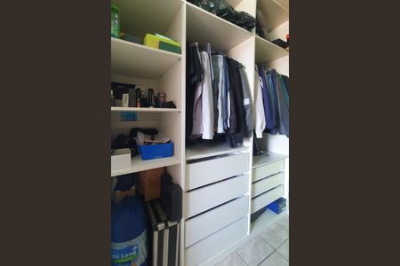 Casa à venda com 233m², 3 quartos e 2 vagasQuarto 1 ( Suíte ) - closet