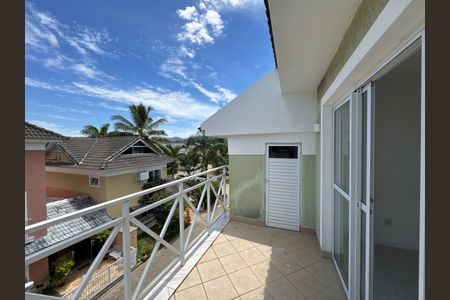 Casa de condomínio para alugar com 200m², 4 quartos e 2 vagas Casa de condomínio para alugar com 200m², 4 quartos e 2 vagasSuíte 3 - Varanda